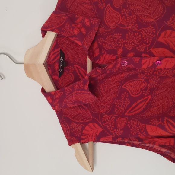 Tropical Sleeveless Blouse - Picture 4 of 12